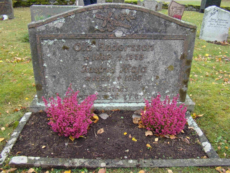 Grave number: 10 Ös 02    44-45