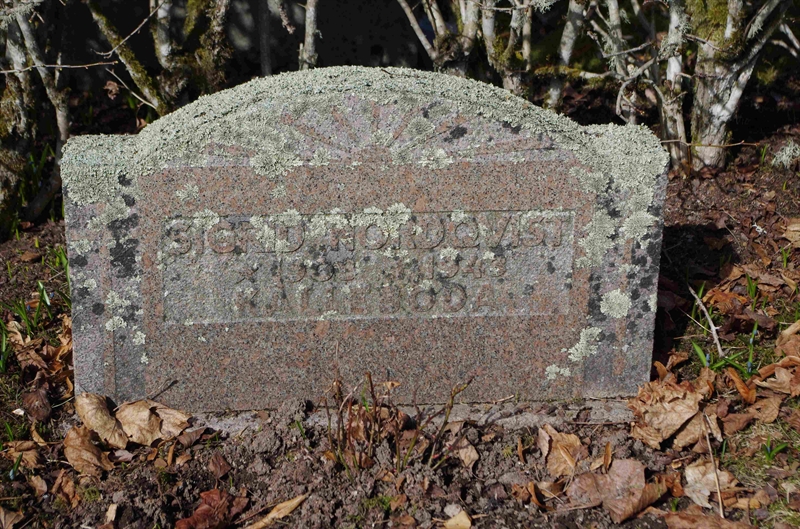 Grave number: 6 4   310