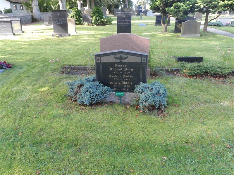 Grave number: SK G    11, 12