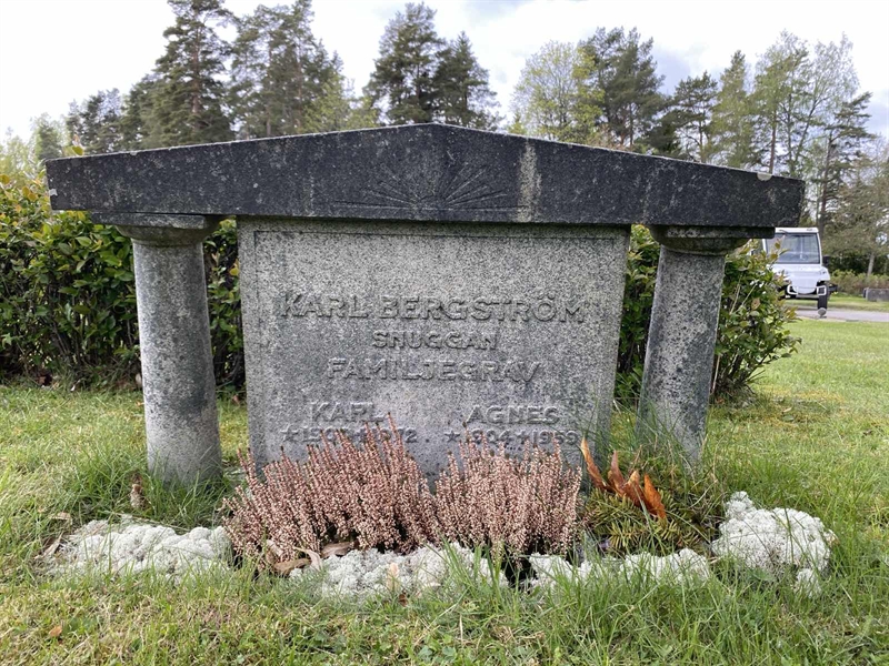 Hautatunnus: 1 04 197, 198