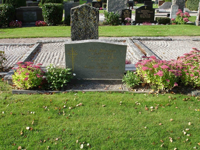 Grave number: HK C    70, 71
