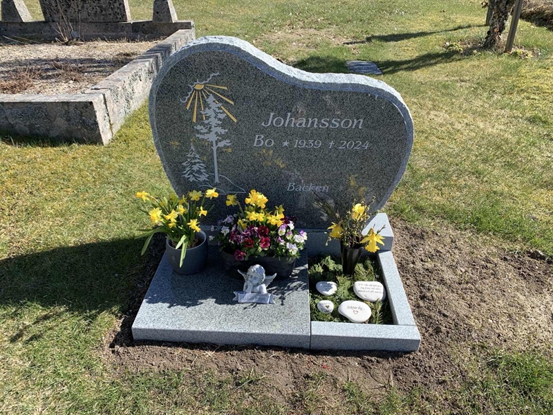 Grave number: 03 Q 13, 14