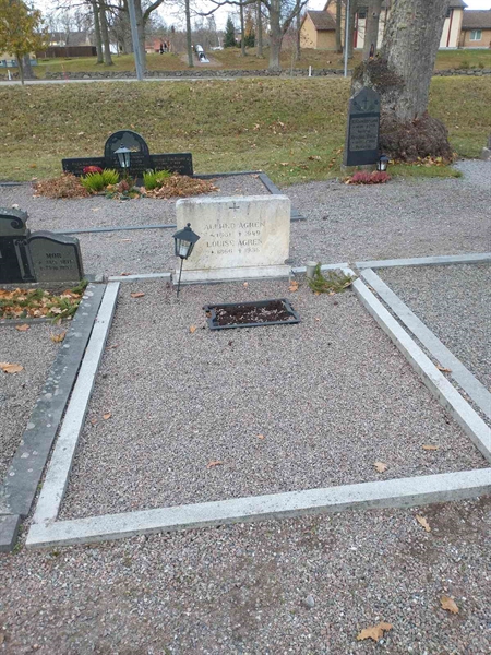 Grave number: VK C   439, 440