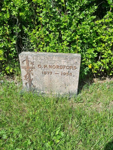 Grave number: 2 03  103