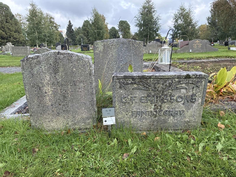 Grave number: 2 06   122