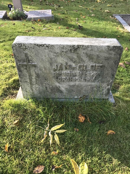 Grave number: 215 D    32-33