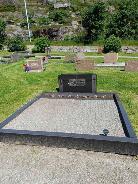 Grave number: F 04   228, 229