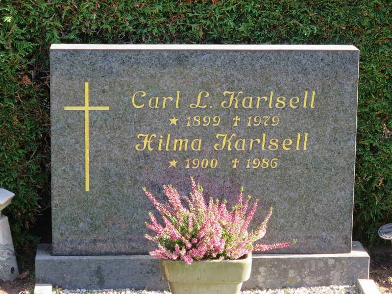 Grave number: HK M    21, 22