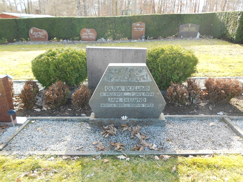 Grave number: NÅ N5    24, 25