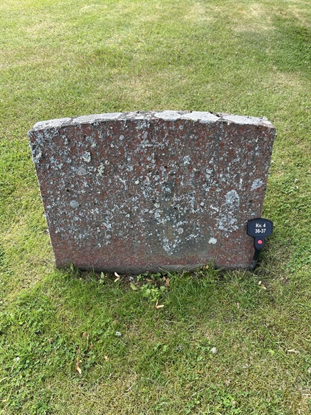 Grave number: 33 4    36-37