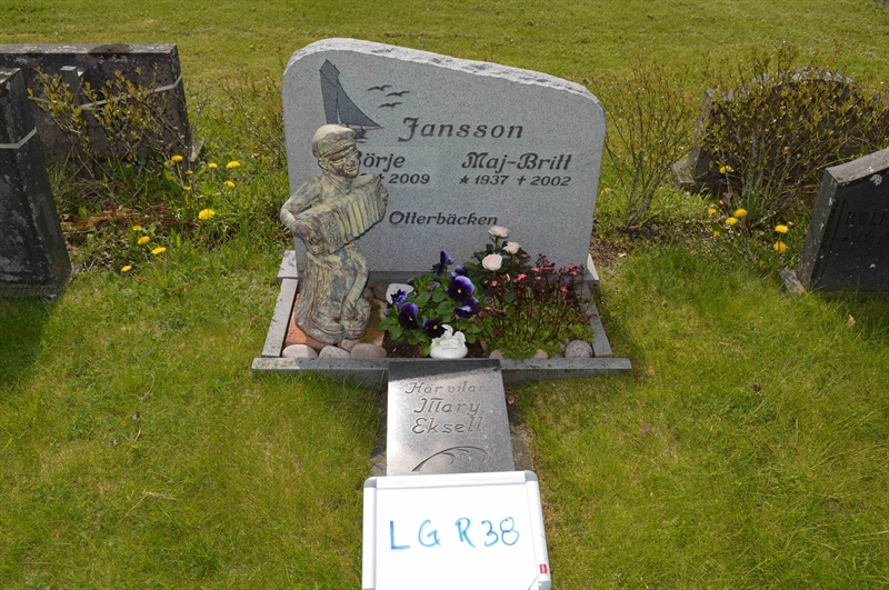 Grave number: LG R    38