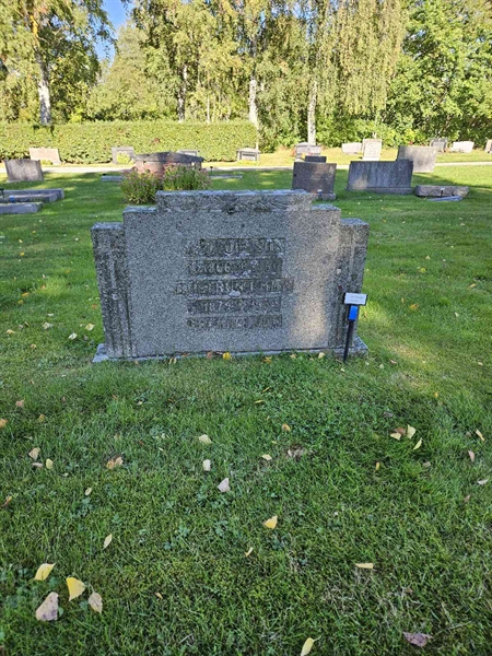 Grave number: Fr 7   366-367