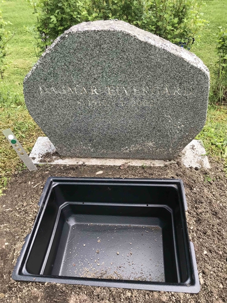 Grave number: UN D    68