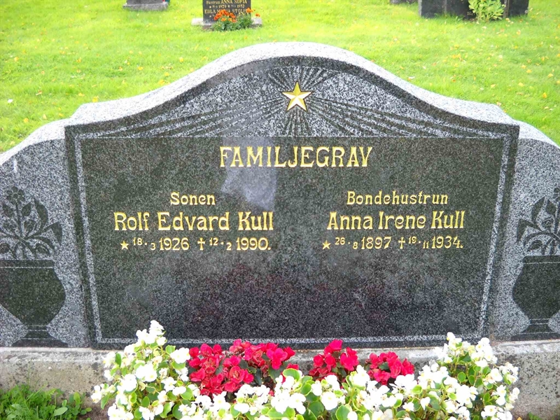 Grave number: 3 MB 01     15-16