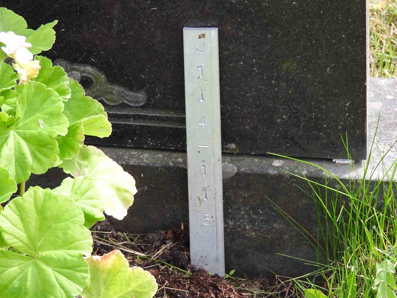 Gravnummer: BK J   114-115