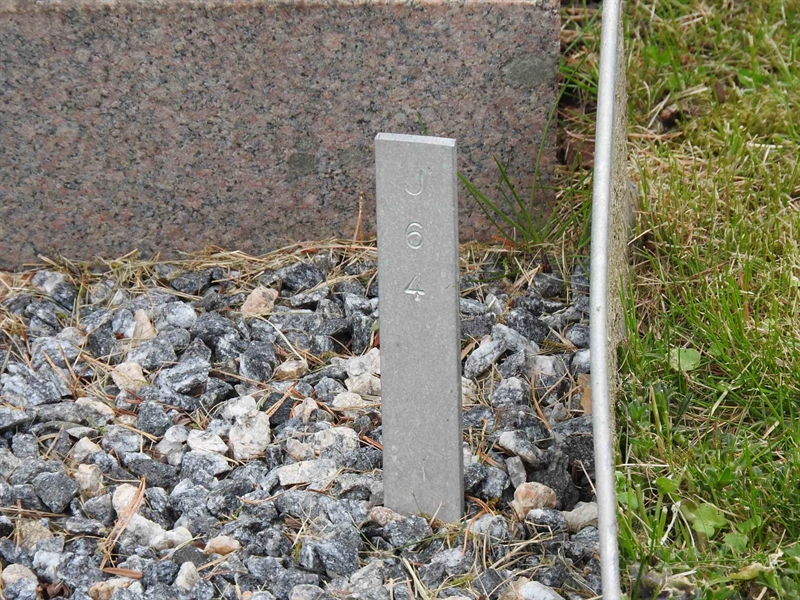 Gravnummer: BK J    64