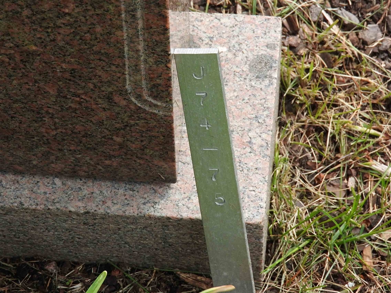 Gravnummer: BK J    74-75