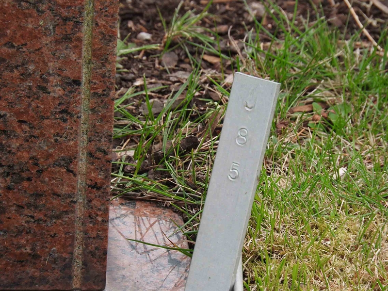 Gravnummer: BK J    85