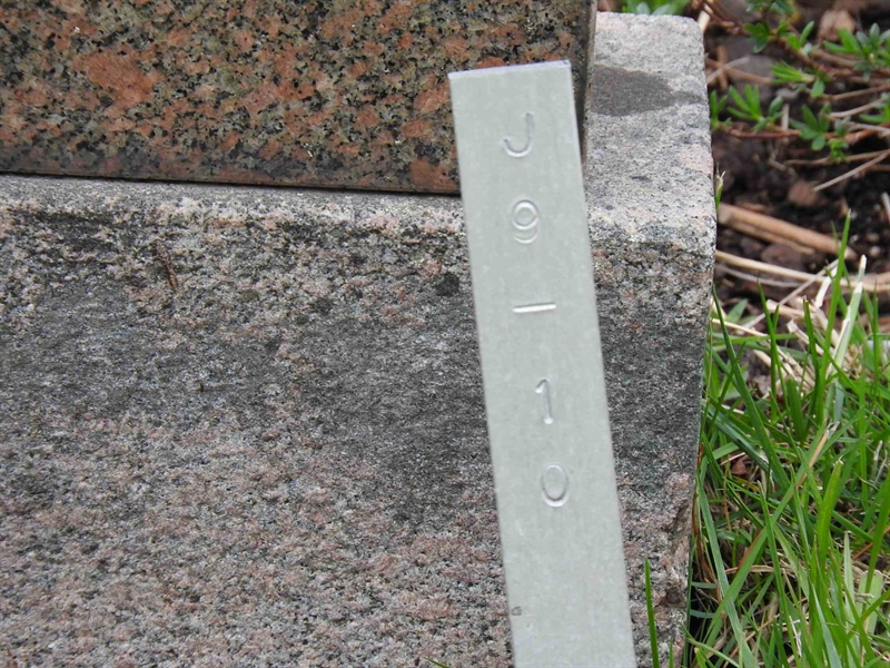 Gravnummer: BK J     9-10