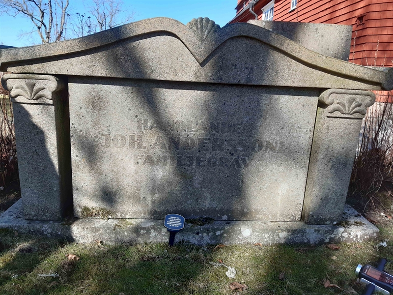 Grave number: HM 12    1, 2