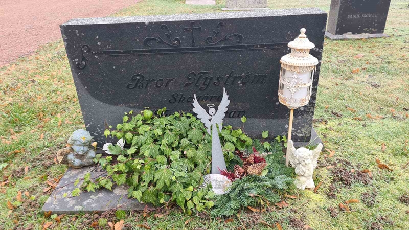 Grave number: M G 14 25-26