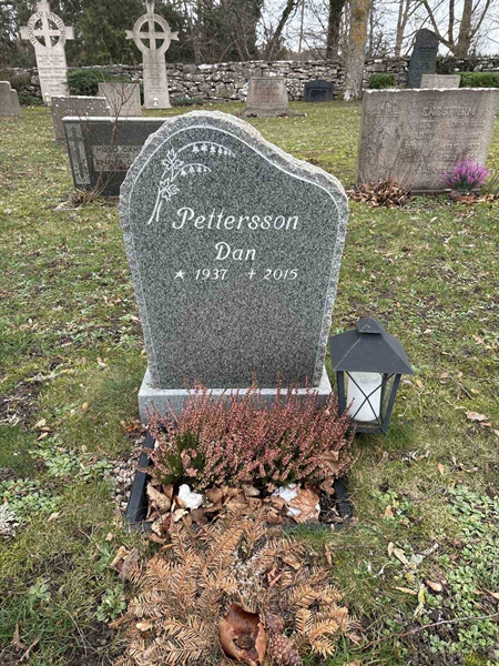 Grave number: LE 243