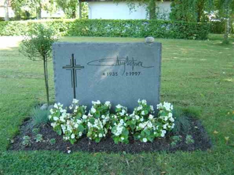 Grave number: FLÄ E   107-108