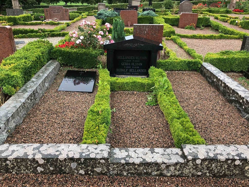 Grave number: Kå 30    17, 18