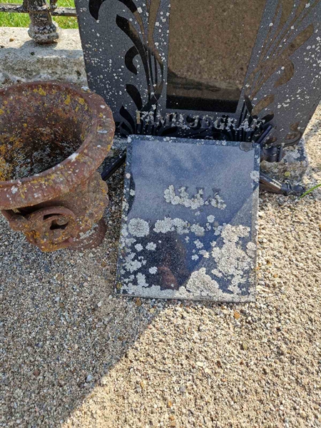 Grave number: 501 04 547-549