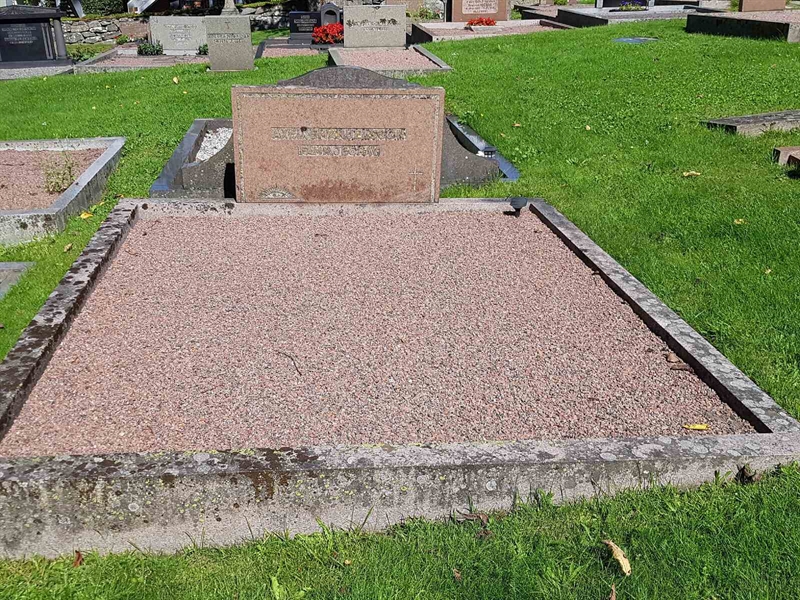 Grave number: 06 61039