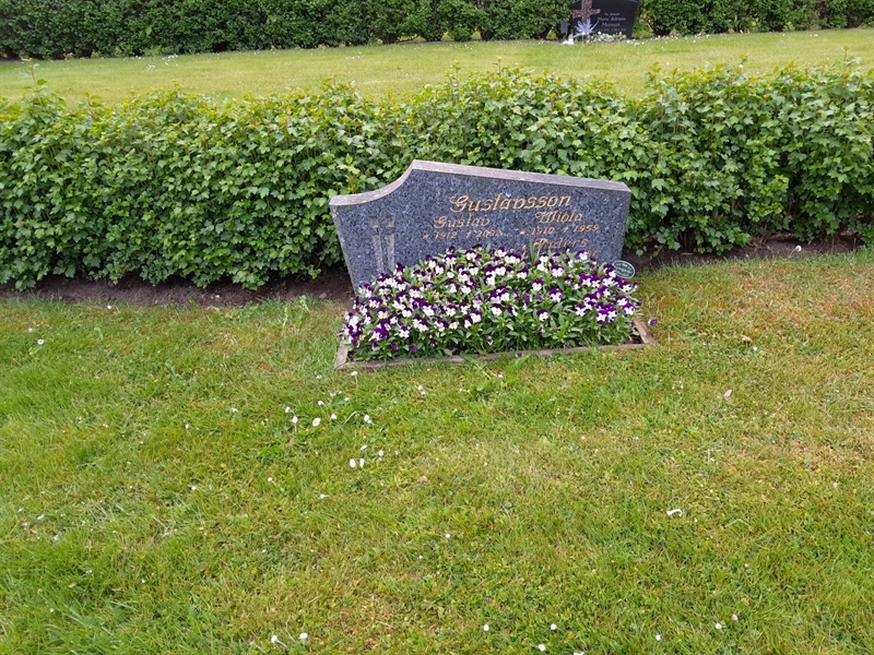 Gravnummer: ROG G   99, 100