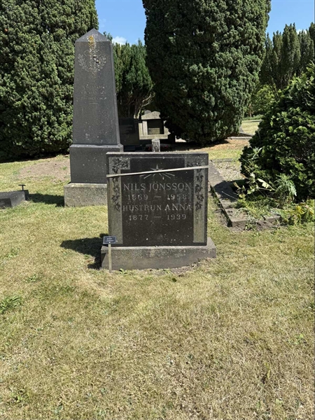 Grave number: TR 4 1    28