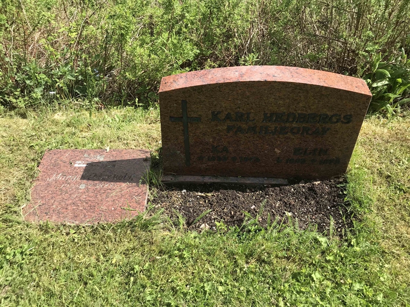 Grave number: UN D   207, 208