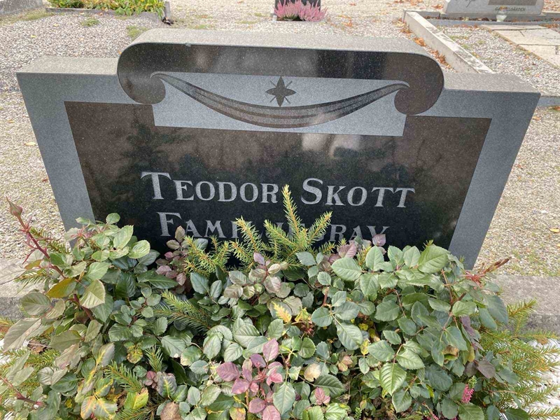 Grave number: 2 06 17