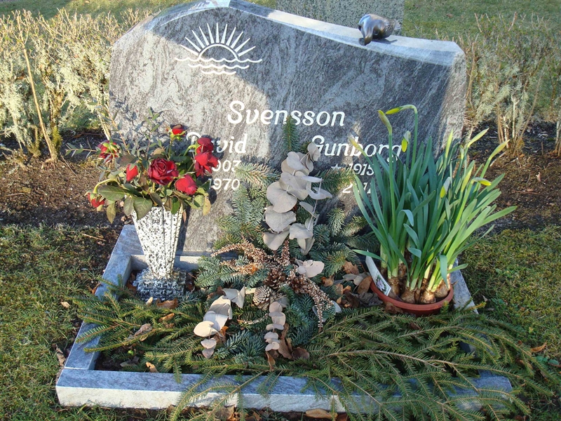 Grave number: KU 03    43, 44