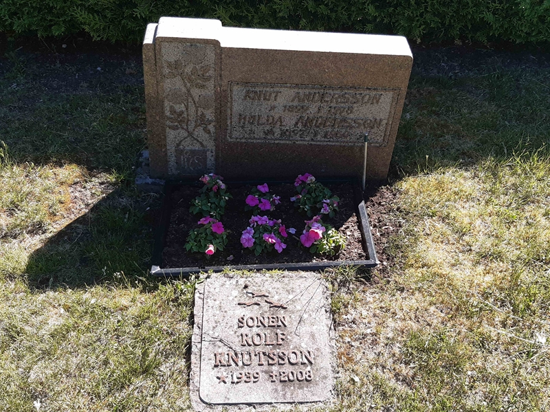 Grave number: JÄ 08   212