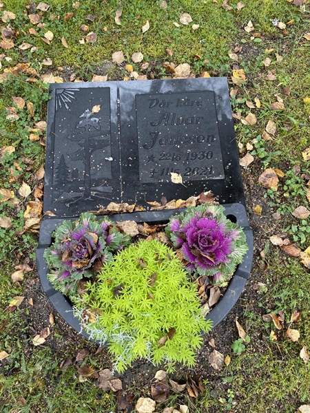 Grave number: R 5    64