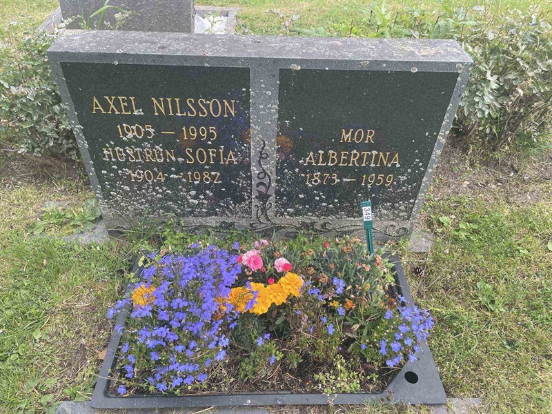 Grave number: 001 1   349