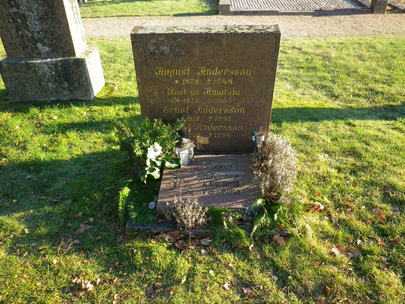 Grave number: VI C    51, 52, 53, 54