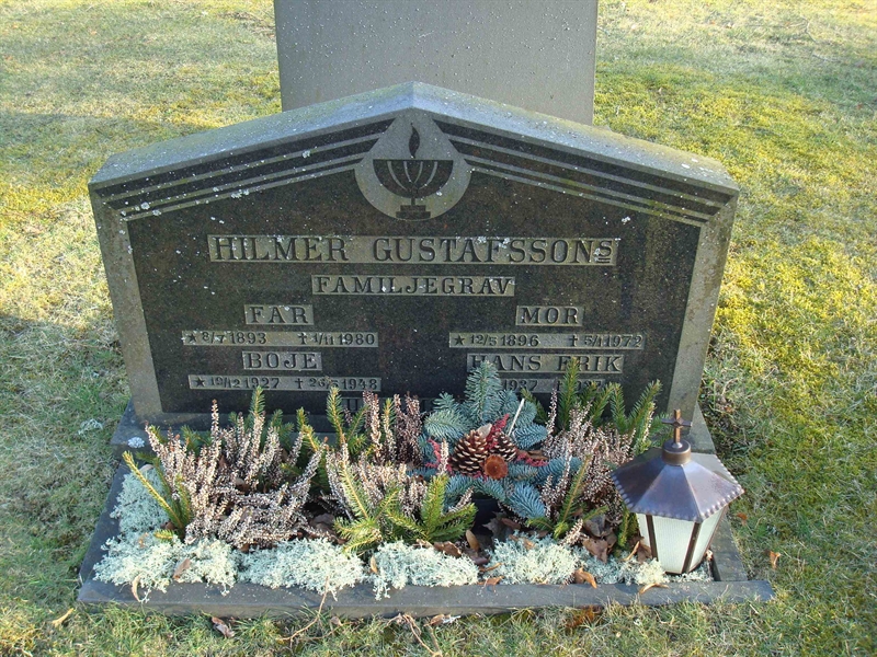 Grave number: KU 05   104, 105