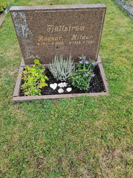 Grave number: F 02   340, 341