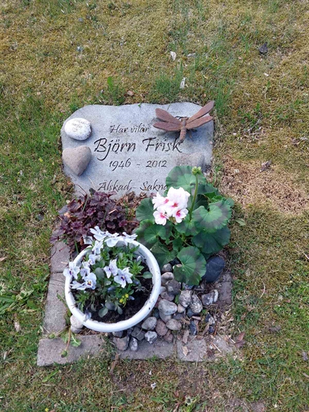 Grave number: HÖ 10   15