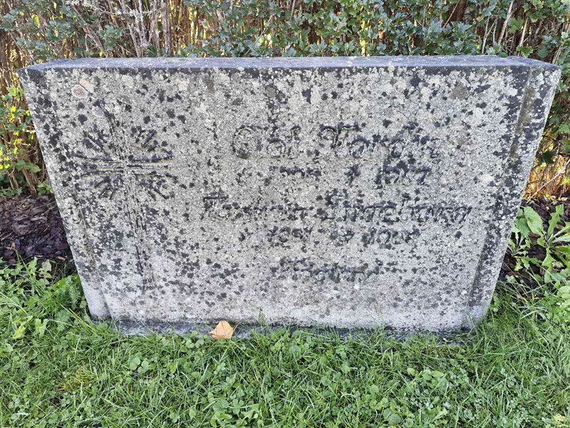 Grave number: AK D  5821-5822