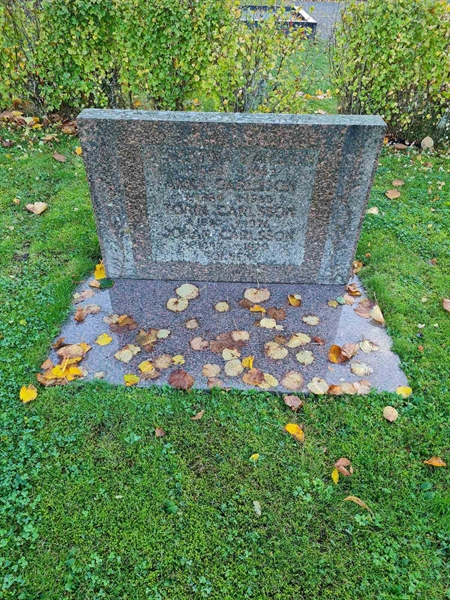 Grave number: K1 01   147, 148
