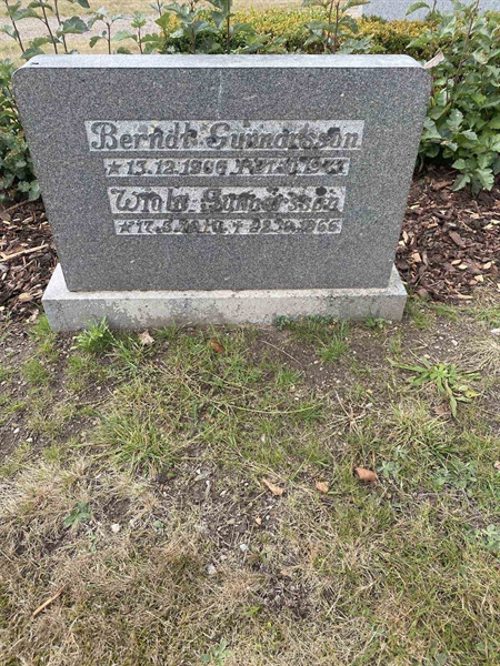 Grave number: 20 C    24-25