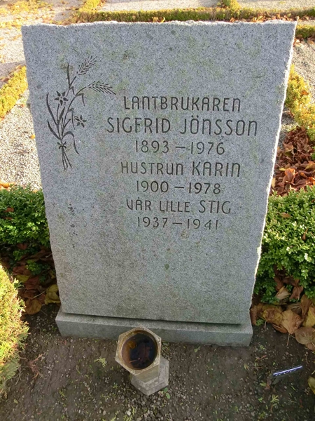 Grave number: LI NORR    141