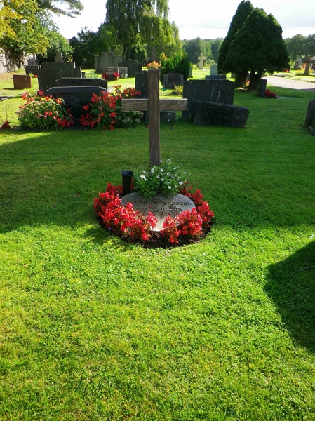 Grave number: VI B    22, 23