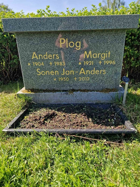 Grave number: 501 24 4995-4996