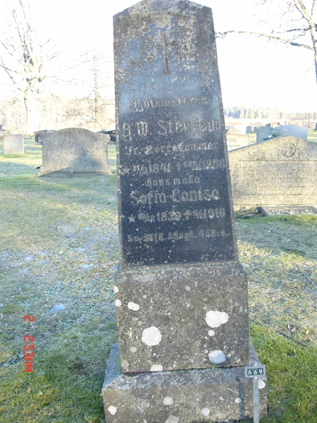 Grave number: B G  669, 670