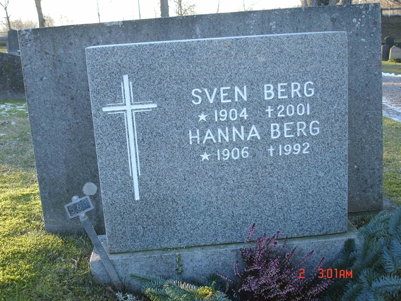 Grave number: B G  561, 562